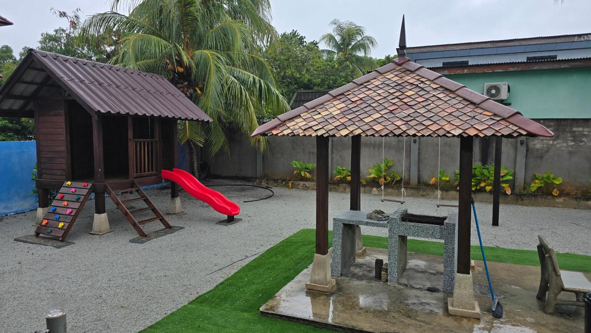 Casa Tiga Homestay Besut Kampung Kuala Besut Екстериор снимка